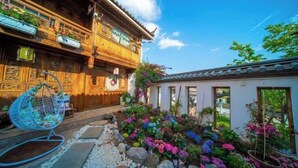 Unclassified image, 4 of 90, button - THREE WELLS INN (Lijiang)