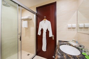 Free toiletries, hair dryer, bathrobes, slippers - Holiday Inn Beijing Airport Zone by IHG (Beijing)