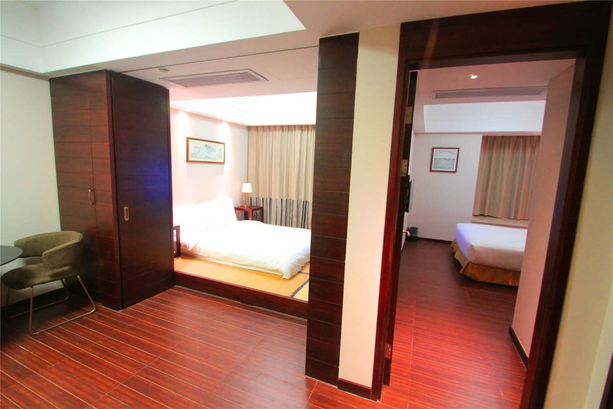 Suite ejecutiva | Escritorio, cortinas opacas, wifi gratis