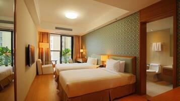 Deluxe Twin Room | Desk, blackout drapes, free WiFi