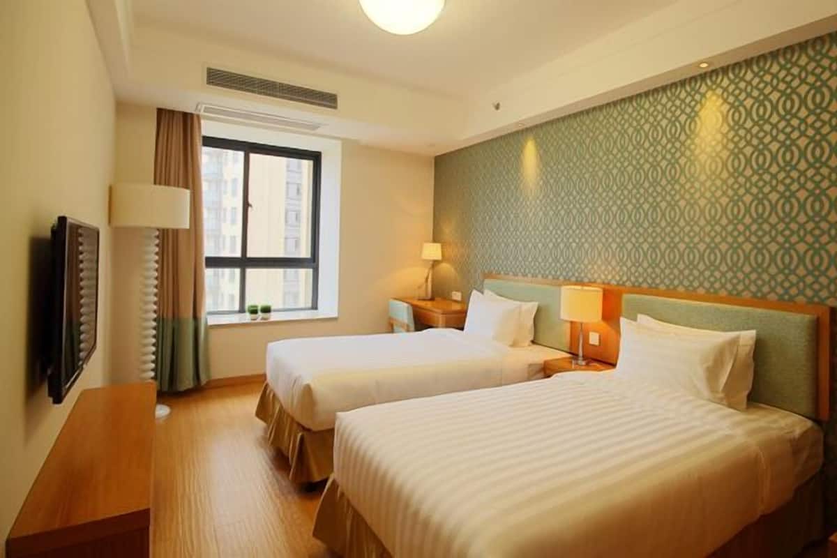 Habitación superior con 2 camas individuales | Escritorio, cortinas opacas, wifi gratis
