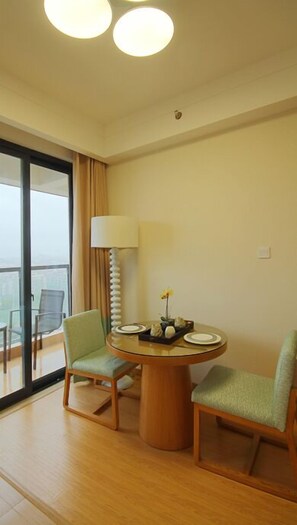 Chambre Familiale | Restauration dans la chambre