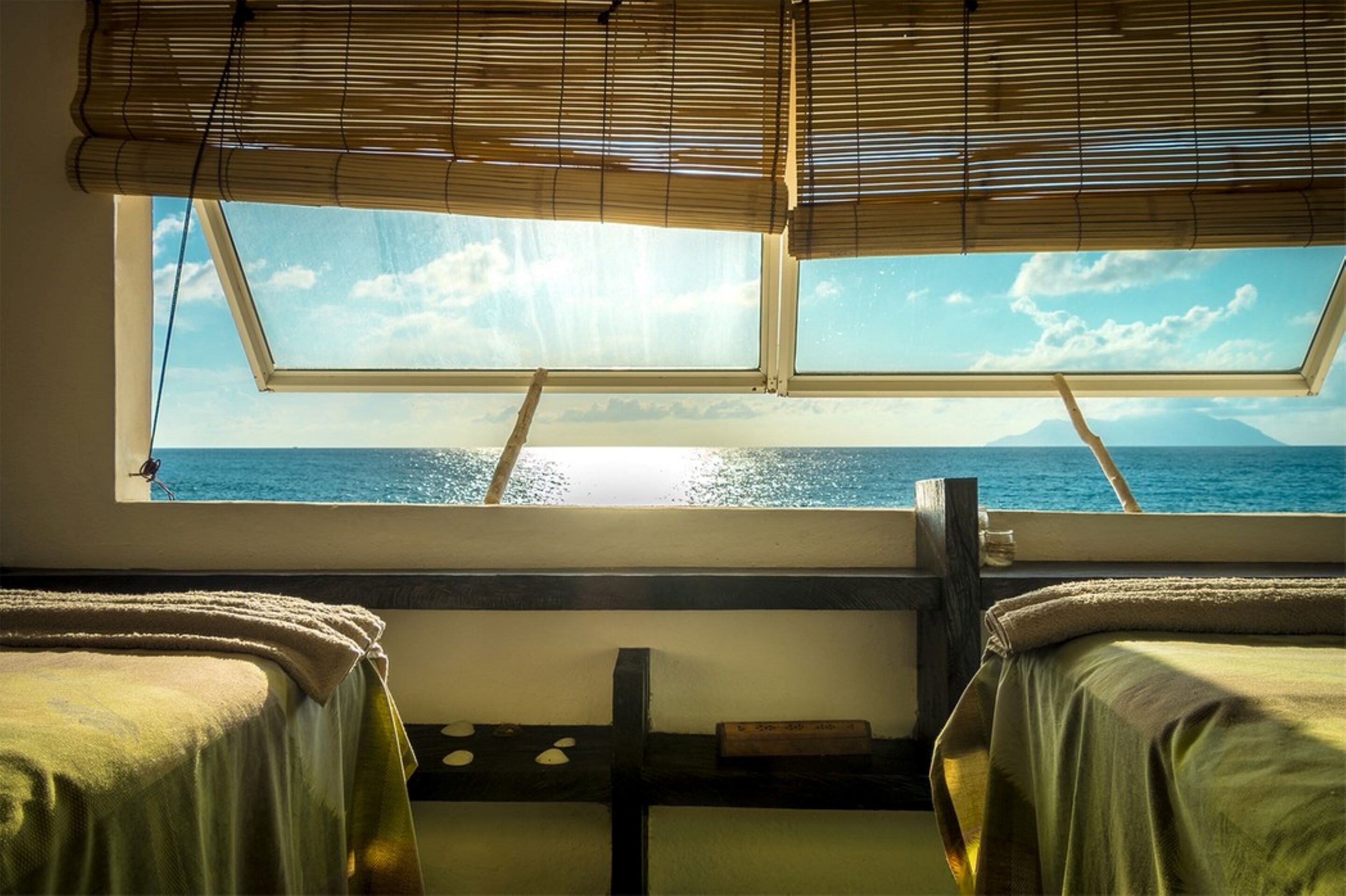 Couples treatment rooms, body treatments, aromatherapy, Swedish massages