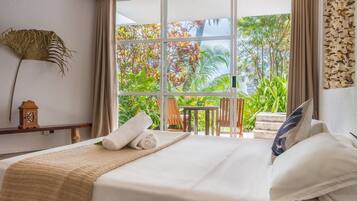 Superior-Zimmer, 1 Queen-Bett, Gartenblick | Minibar, Zimmersafe, individuell dekoriert, individuell eingerichtet