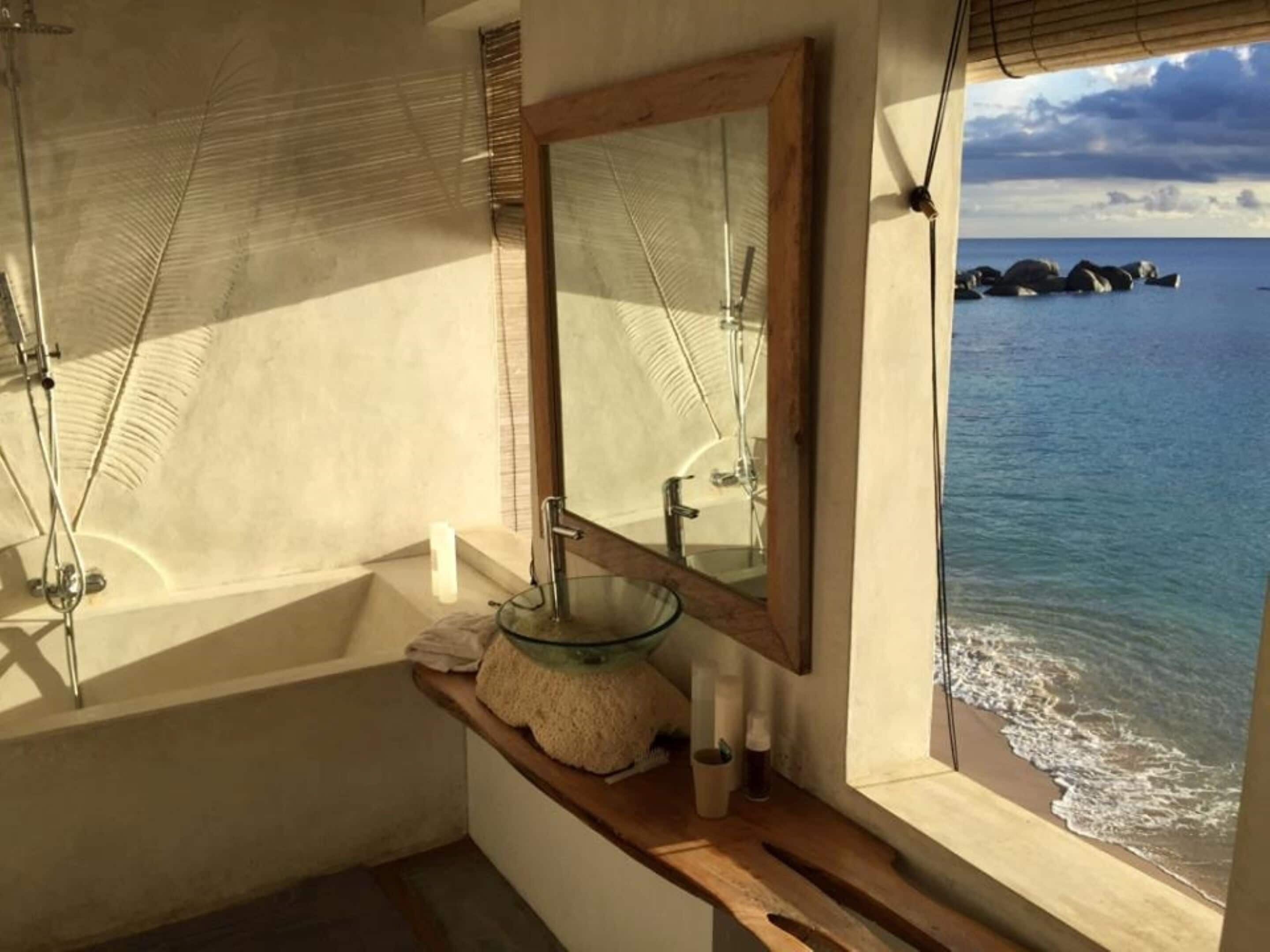 junior suite, sea view | bathroom | free toiletries, hair dryer, towels