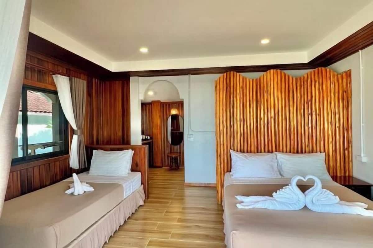 1 bedroom, desk, blackout curtains, free WiFi