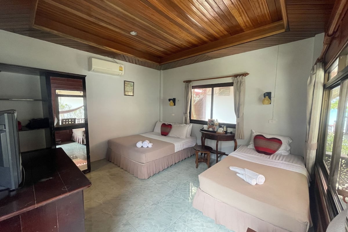 Skrivbord, mörklÀggningsgardiner, gratis wi-fi och sÀngklÀder