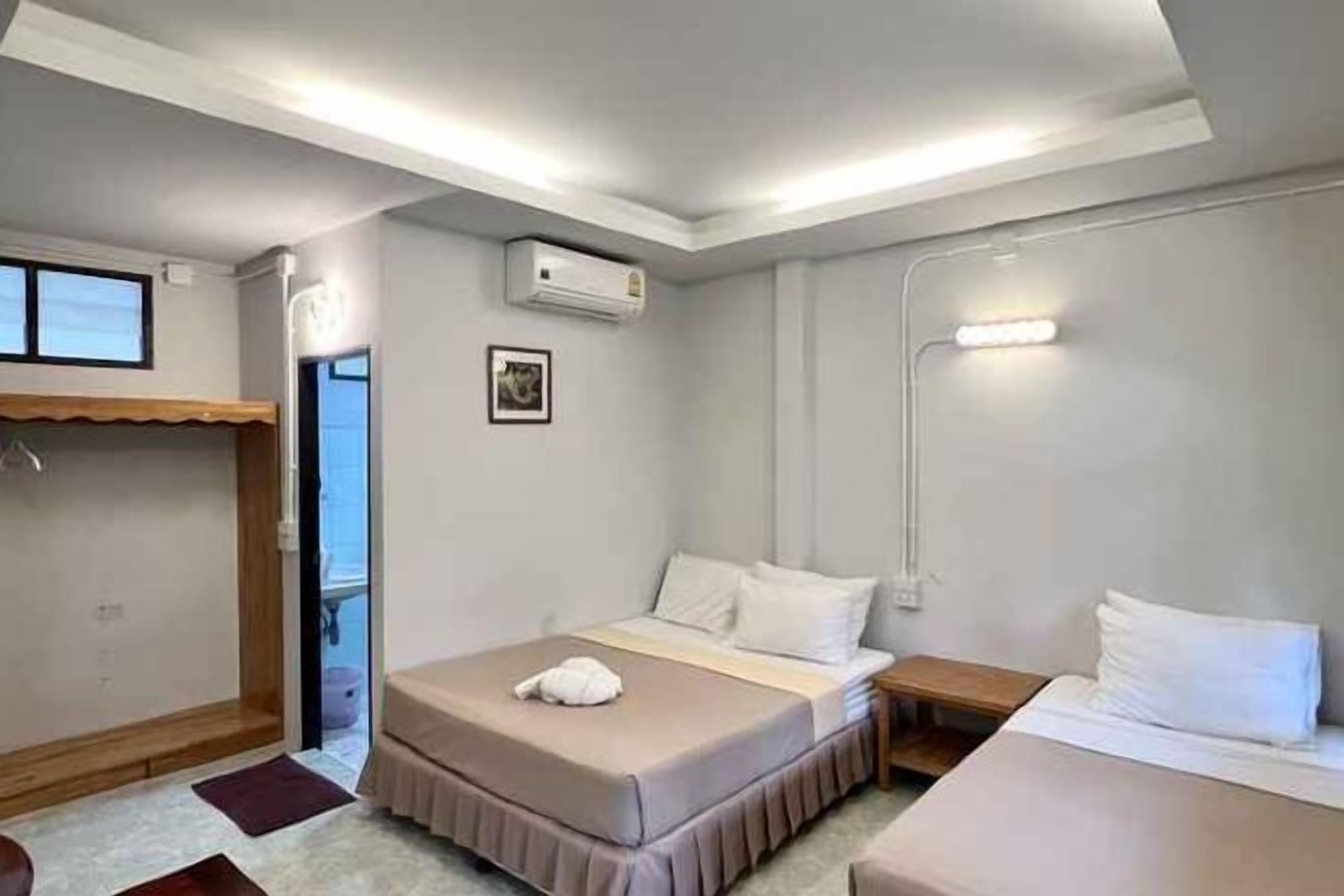 โต๊ะทำงาน, ผ้าม่านกันแสง, Wi-Fi ฟรี, ผ้าปูที่นอน