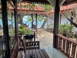 Bungalow Deluxe, varias camas | Escritorio, cortinas opacas, wifi gratis y ropa de cama