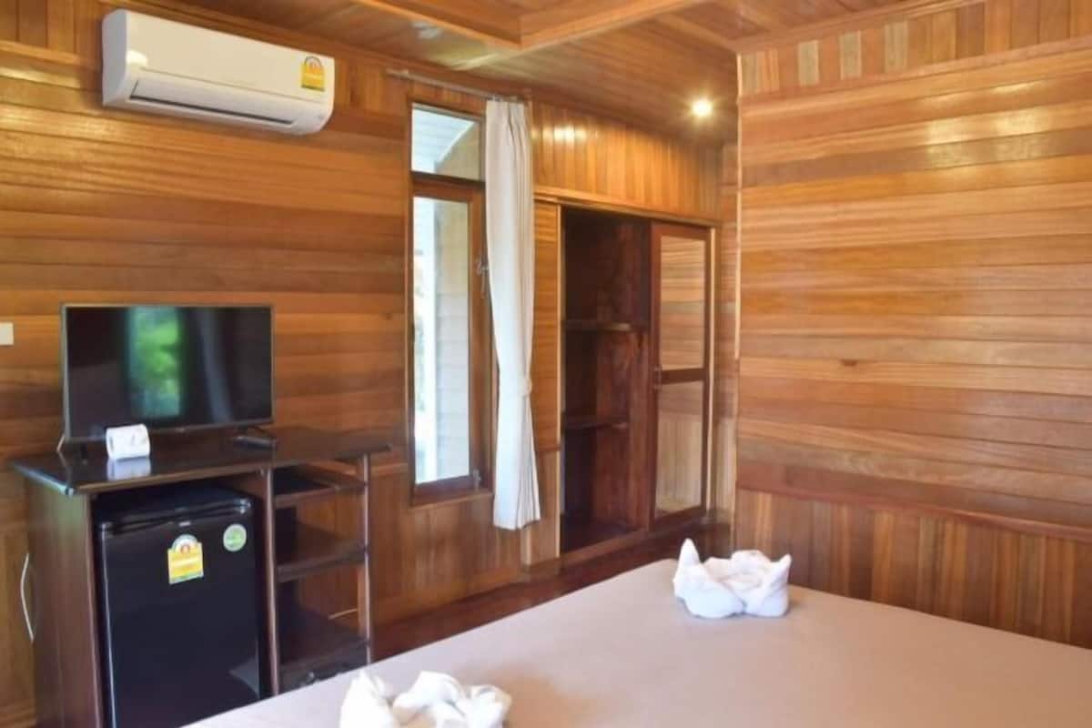 1 bedroom, desk, blackout curtains, free WiFi