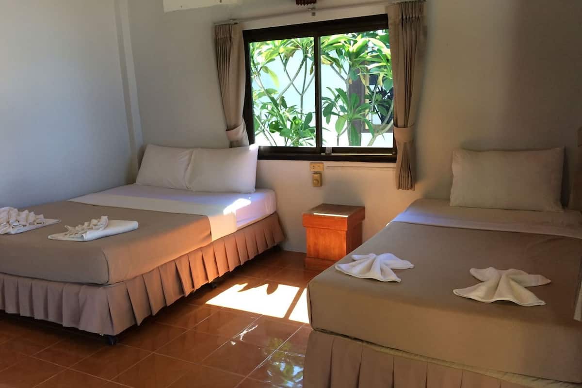 Skrivbord, mörklÀggningsgardiner, gratis wi-fi och sÀngklÀder