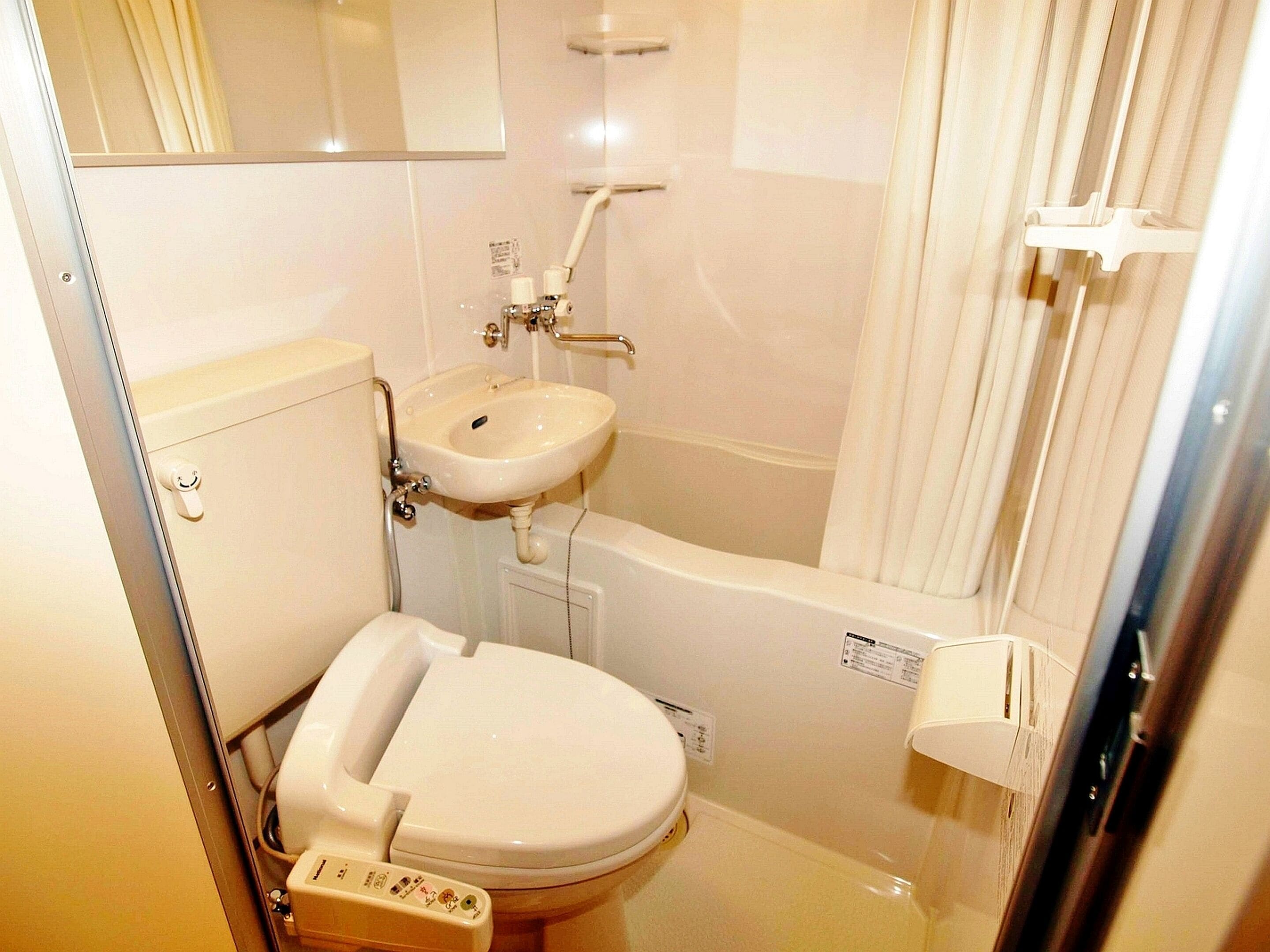 combined shower/bathtub, deep-soaking bathtub, rainfall showerhead