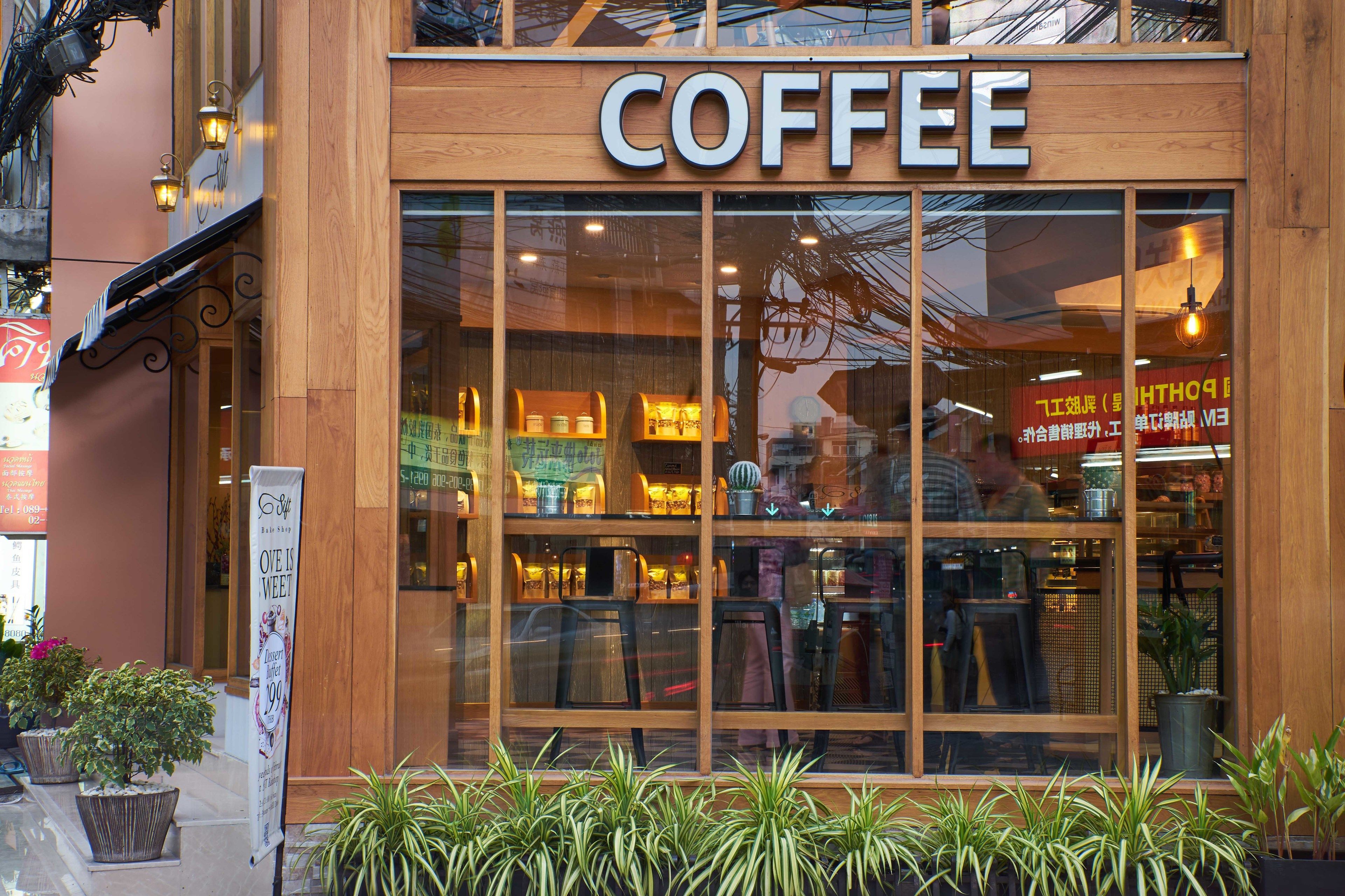 2 restaurants, breakfast, lunch, dinner served; international cuisine