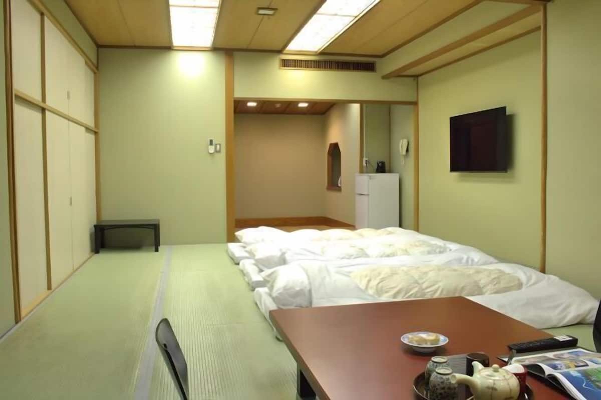 In-room safe, free WiFi