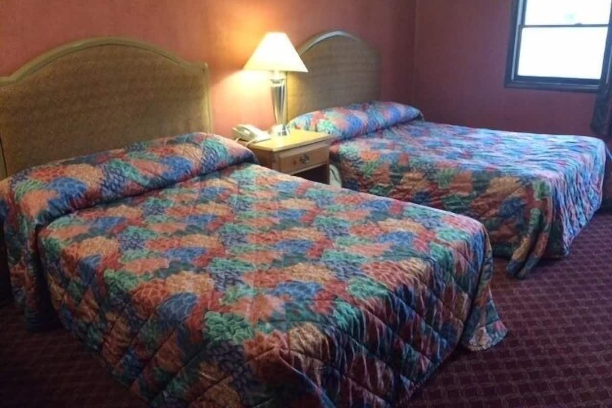 Habitación estándar, 2 camas matrimoniales | Escritorio y wifi gratis