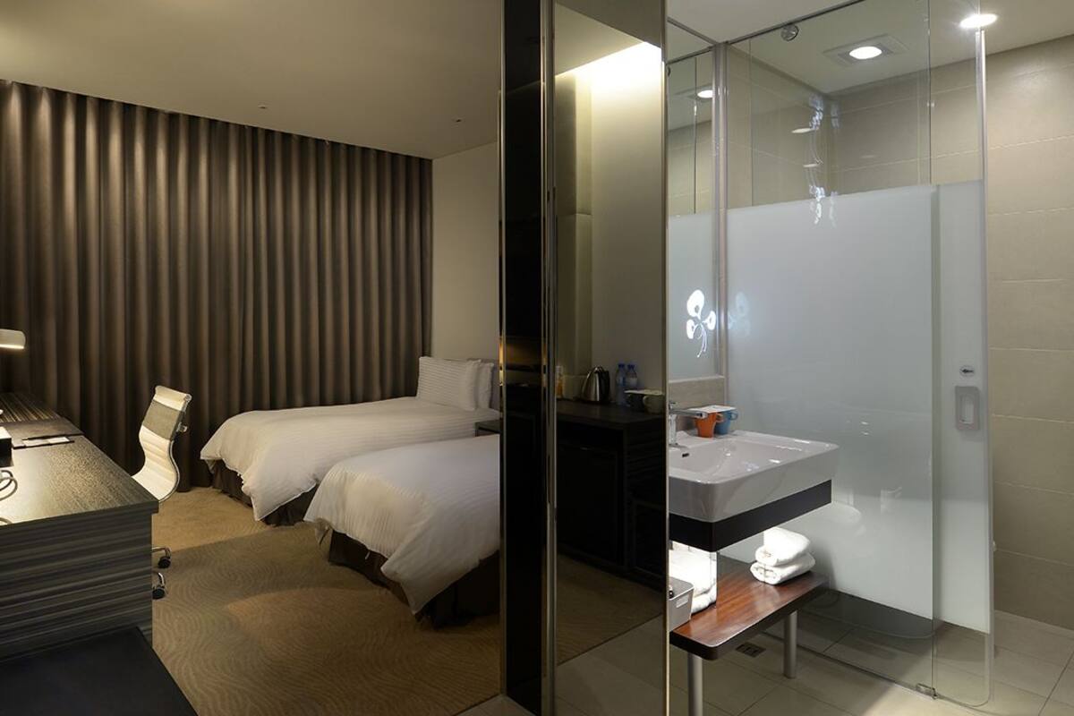 1 bedroom, premium bedding, down duvets, in-room safe