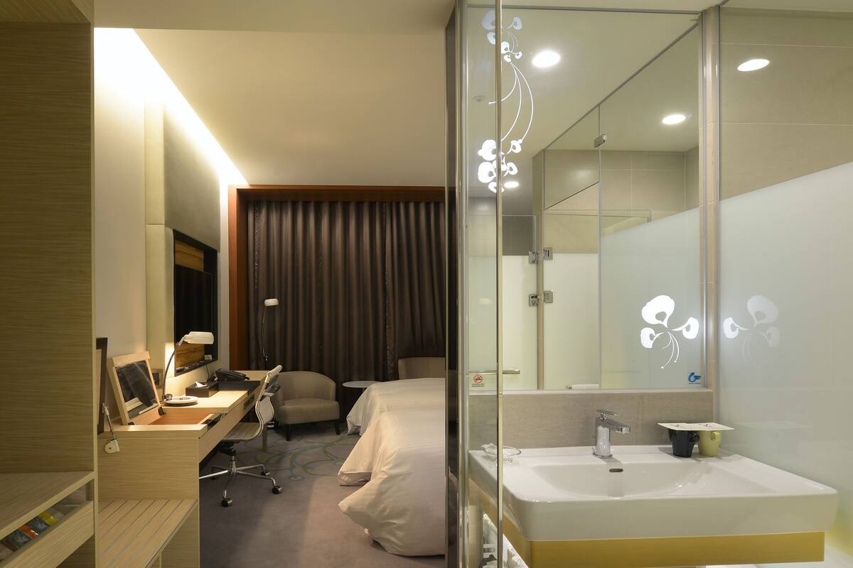 deluxe twin room (no extra bed;accept 1child each room:0-5y stay free;6-11y ntd700at front desk) | bathroom | free toiletries, hair dryer, slippers, electronic bidet
