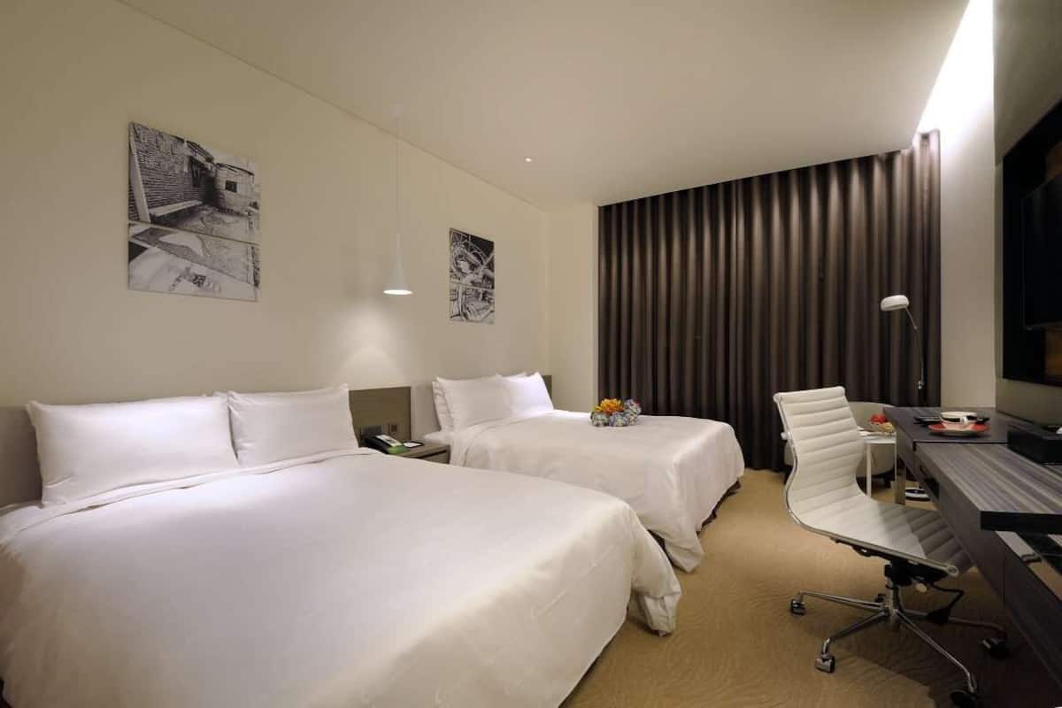 Family Room(No extra bed;Accept 1child each room:0-5Y stay free;6-11Y NTD700at front desk)