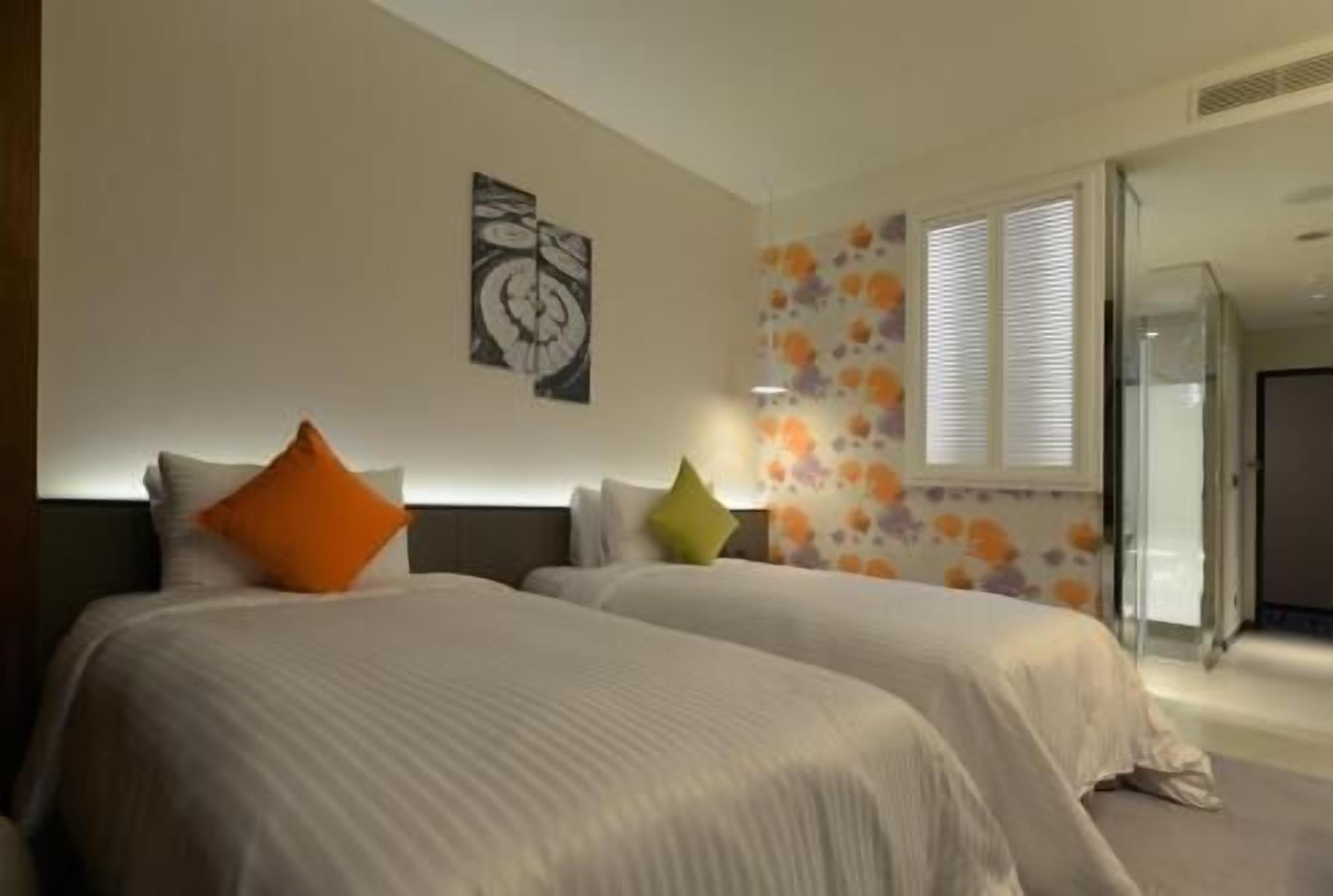 Premium bedding, down comforters, in-room safe, desk