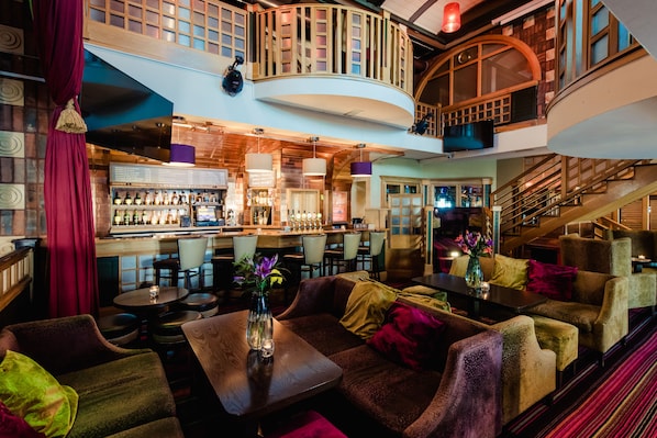 Con servicio de comidas y cenas