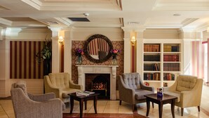 Serves lunch and dinner - Carnegie Court Hotel (Swords)