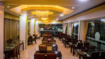 Breakfast, lunch and dinner served