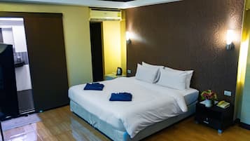 Deluxe Room | Peti besi dalam bilik, meja, langsir/tirai gelap terus, Wi-fi percuma