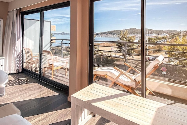 Habitación doble, vista al mar | 1 habitación, ropa de cama de alta calidad y minibar