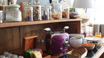 Petit déjeuner buffet servi tous les jours en supplément