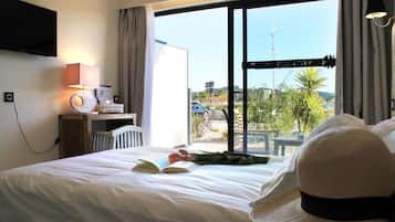 1 bedroom, premium bedding, minibar, in-room safe