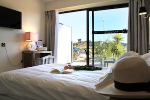 1 bedroom, premium bedding, minibar, in-room safe