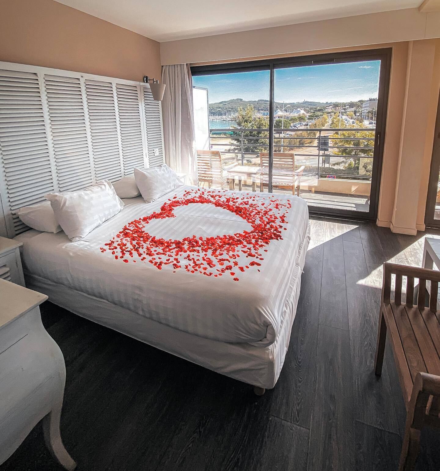 double room, sea view | premium bedding, minibar, in-room safe, individually decorated