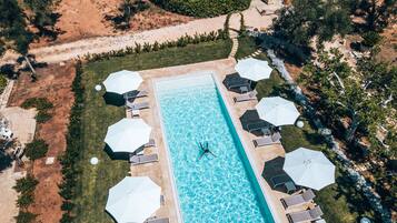 Piscine extérieure (ouverte en saison), piscine à débordement