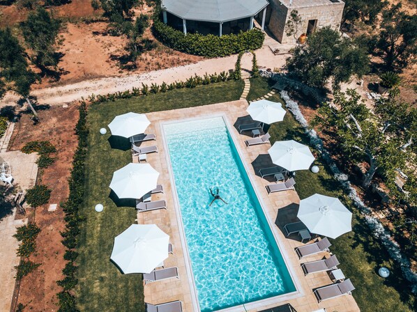 Seasonal outdoor pool, an infinity pool, sun loungers
