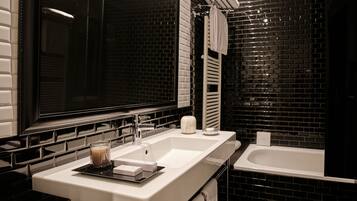 Rainfall showerhead, free toiletries, hair dryer, bathrobes