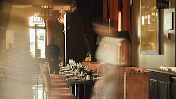 Se sirven desayunos, almuerzos, cenas y cocina local