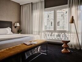 Grand-huone, kaupunkinäköala | Egyptinpuuvillaiset lakanat, ylelliset vuodevaatteet, minibaari