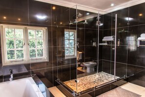 Superior Room | Bathroom shower