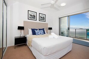 Desk, laptop workspace, blackout curtains, soundproofing - Allure Hotel & Apartments (South Townsville)