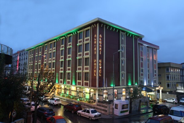 A hotel with a classic facade, multiple stories, and a prominent entrance.
