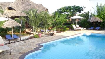 Kolam renang outdoor