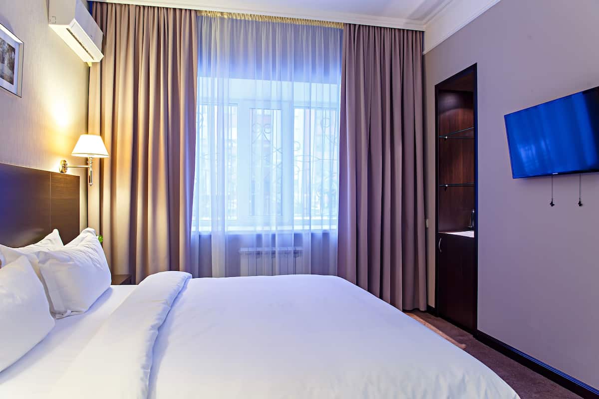 Minibar, in-room safe, desk, soundproofing