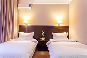 Superior Twin Room | Minibar, in-room safe, desk, soundproofing