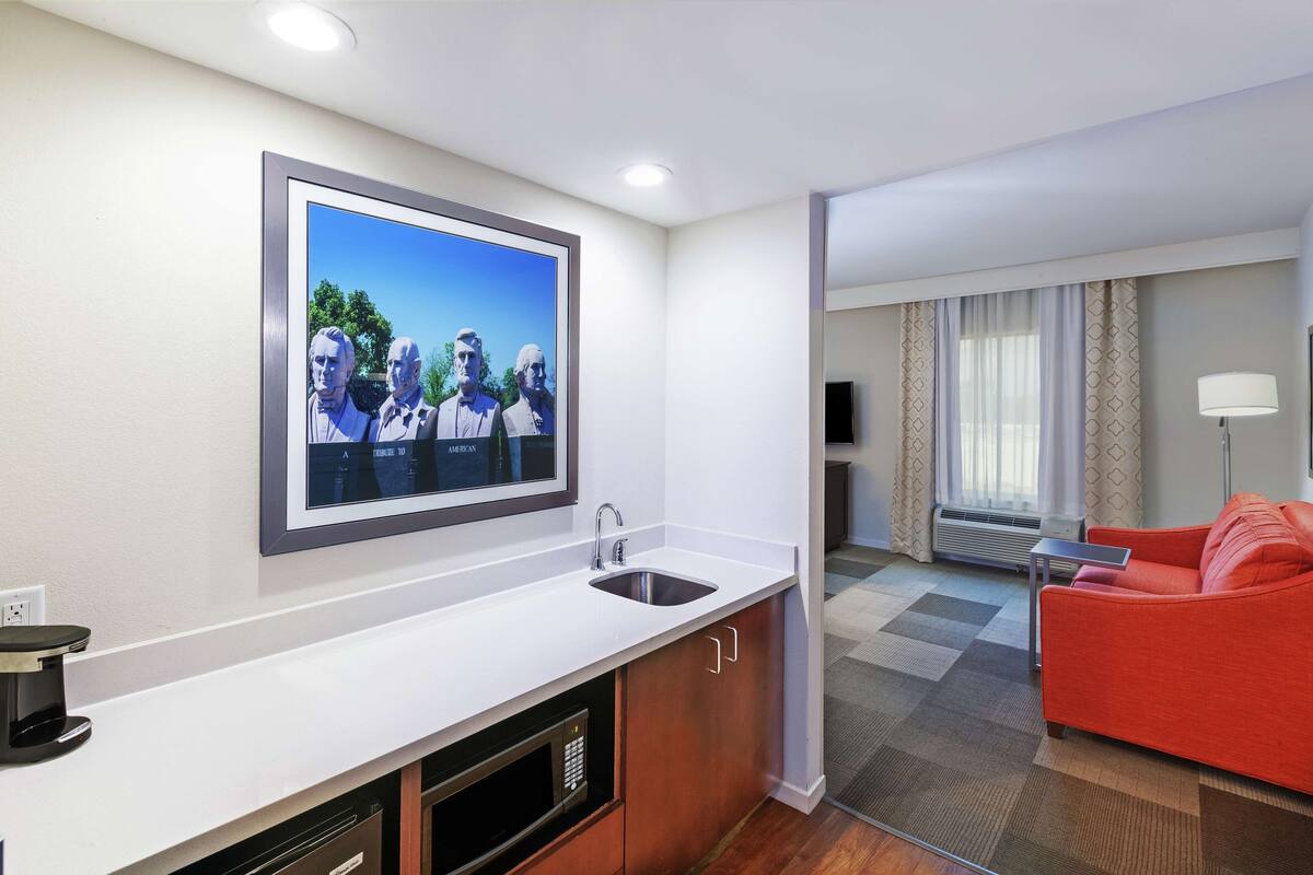 fridge, microwave, coffee/tea maker