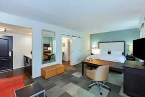 King, Studio, 1 King Bed, Refrigerator & Microwave