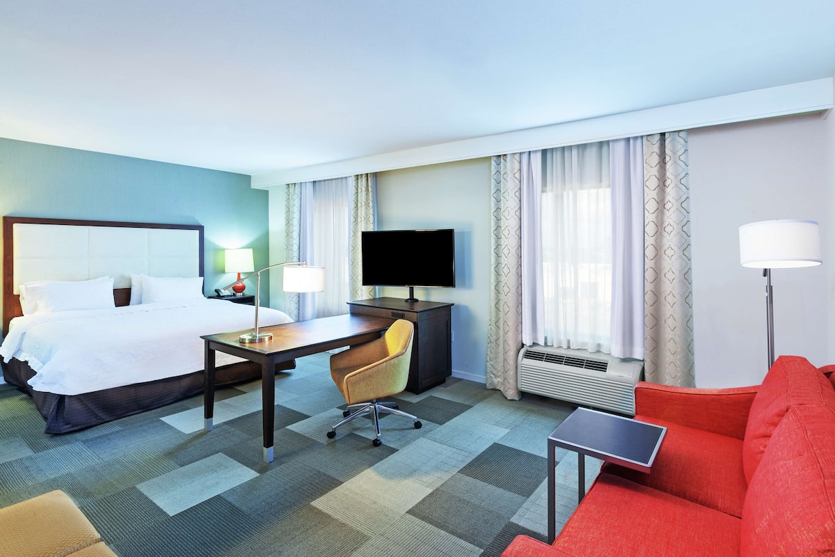 king, studio, 1 king bed, refrigerator & microwave | in-room safe, soundproofing, iron/ironing board, free cots/infant beds