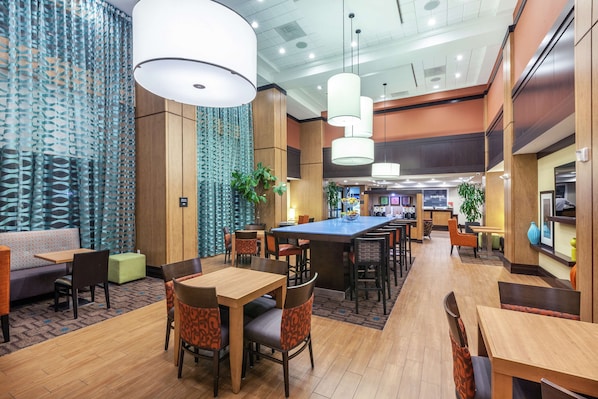 Lobby - Hampton Inn & Suites by Hilton Houston North IAH (Houston)
