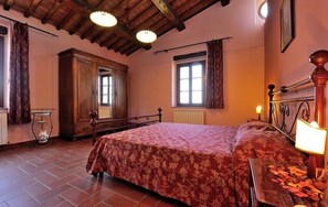 Luxury-Apartment, 3 Schlafzimmer, Raucher, Gartenblick | Schallisolierte Zimmer, Bügeleisen/Bügelbrett, Babybetten