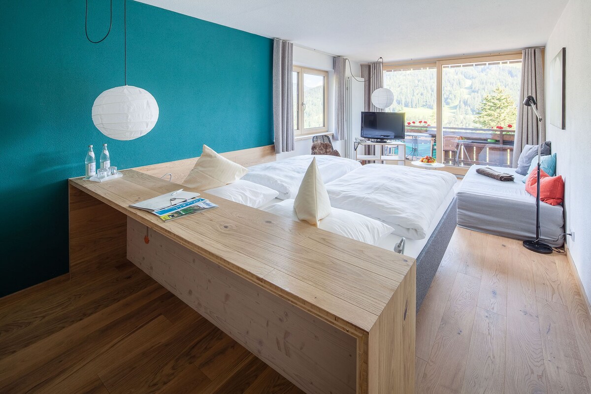 Chambre Double Supérieure, balcon, vue montagne | Literie hypoallergénique, bureau, Wi-Fi gratuit, draps fournis