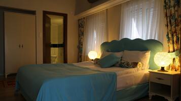 Minibar, coffres-forts dans les chambres, bureau, lits bébé (gratuits)